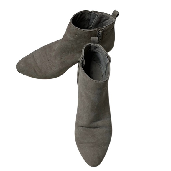 Old Navy size 8 zip up low booties. New Taupe. Faux suede. - Picture 1 of 7